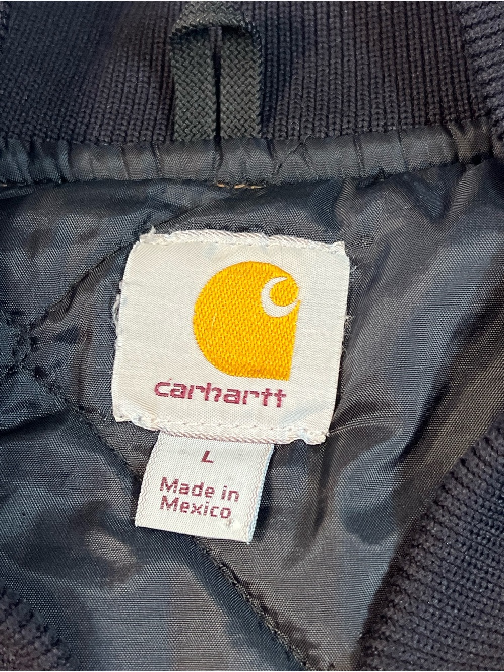Carhartt Black Jacket Interior with Yellow Logo Label - Picture 2 of 9